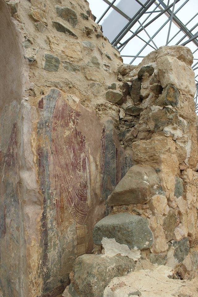 ღალიის მონასტრის კედლებზე შემორჩენილია შუა საუკუნეების მხატვრობა და წარწერები