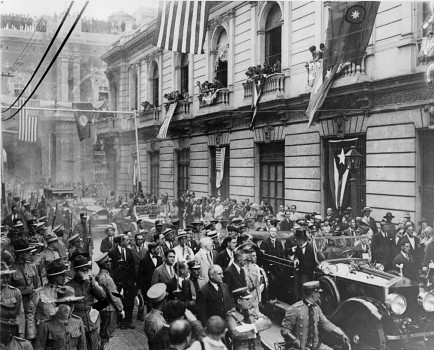 აშშ-ს პრეზიდენტ კალვინ კულიჯის ვიზიტი კუბაში 1928 წელს. აშშ-ს საიდუმლო სამსახურის მიერ გავრცელებული ეს ფოტო დათარიღებულია 1928 წლის 19 იანვრით. 