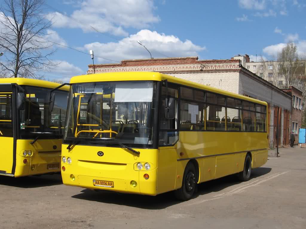 ავტოსაგზაო შემთხვევის შედეგად ყვითელი ავტობუსის 15-ზე მეტი მგზავრი დაზარალდა