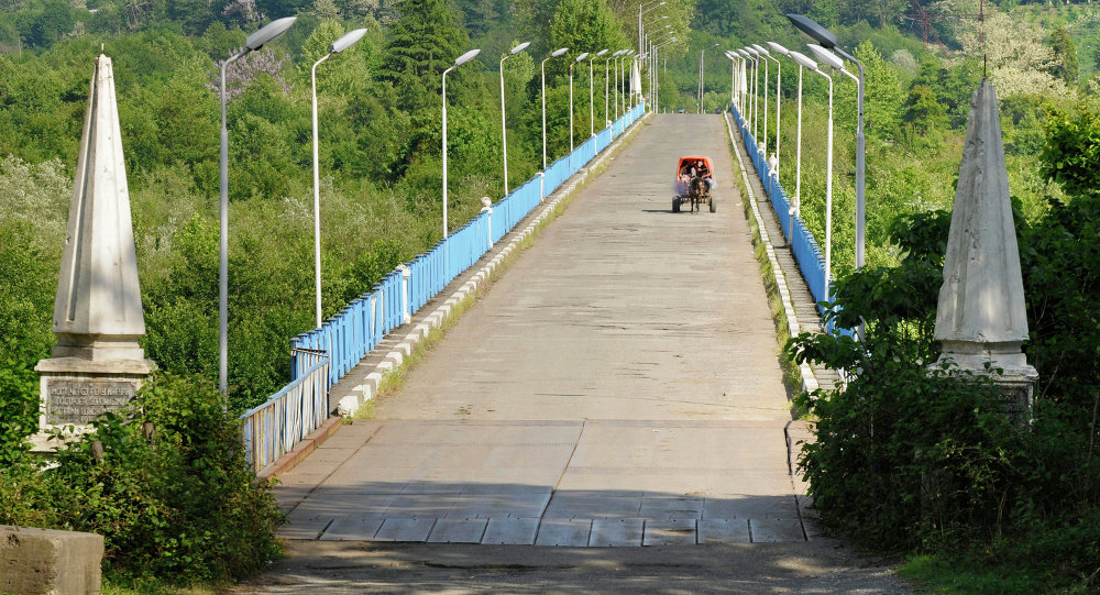 Абхазская сторона начала строительство магазина Aspny Duty на мосту Ингури
