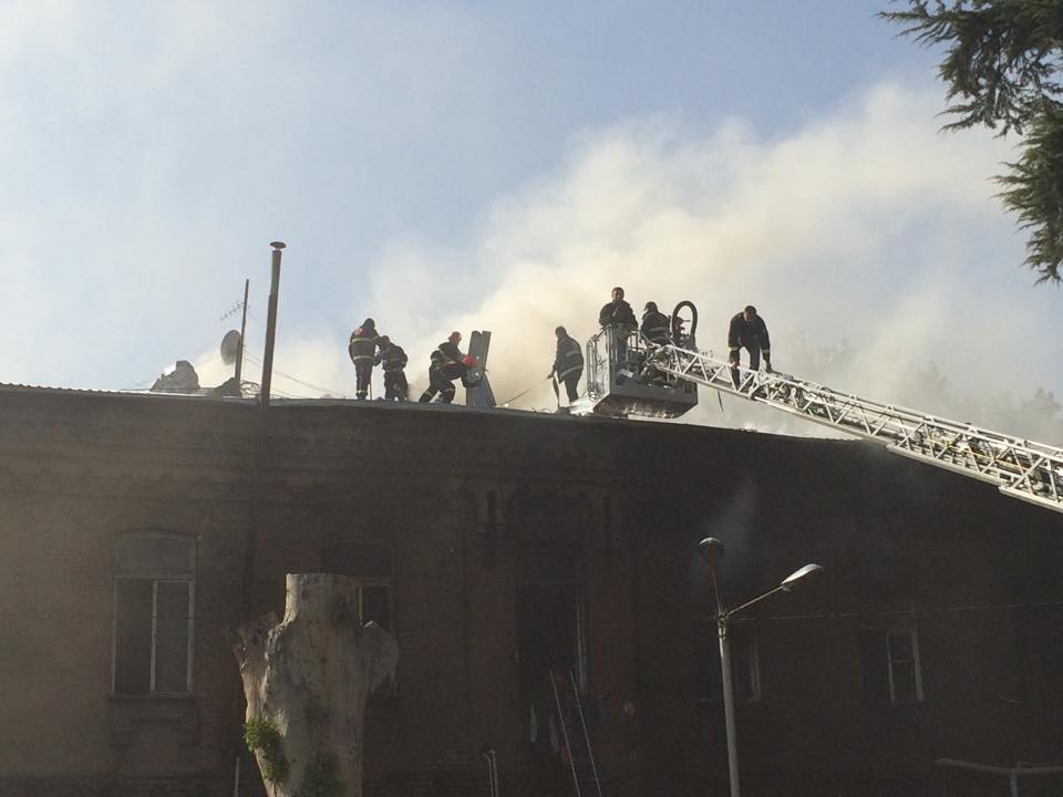 ხანძარი თევდორე მღვდლის ქუჩაზე. 14.10.2014. თბილისი, საქართველო. ფოტო: გიორგი დიასამიძე
