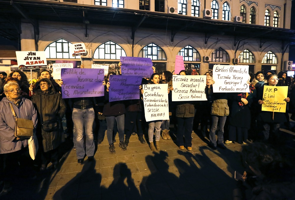 თურქეთის მთავრობამ სექსუალური ძალადობის შესახებ კანონპროექტი უკან გაიწვია