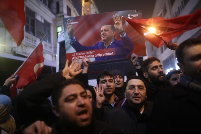თურქეთი VS ნიდერლანდები – რატომ არ იღებენ ევროპაში თურქ მინისტრებს