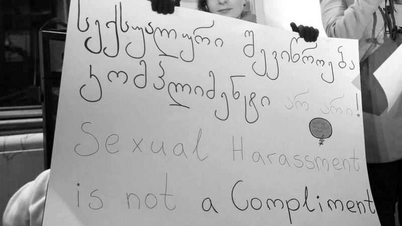 ფემინისტური ჯგუფები პროფესორის მიერ სტუდენტზე სავარაუდო სექსუალური ძალადობის გამოძიებას მოითხოვენ