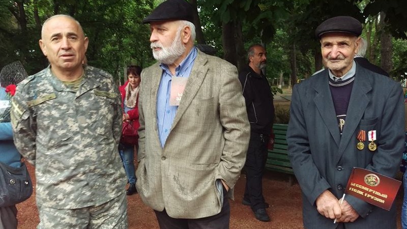 ტრისტან წითელაშვილი და უკვდავი პოლკის სხვა წარმომადგენლები ვაკის პარკში. 9.05.2017. ფოტო: გუკი გიუნაშვილი