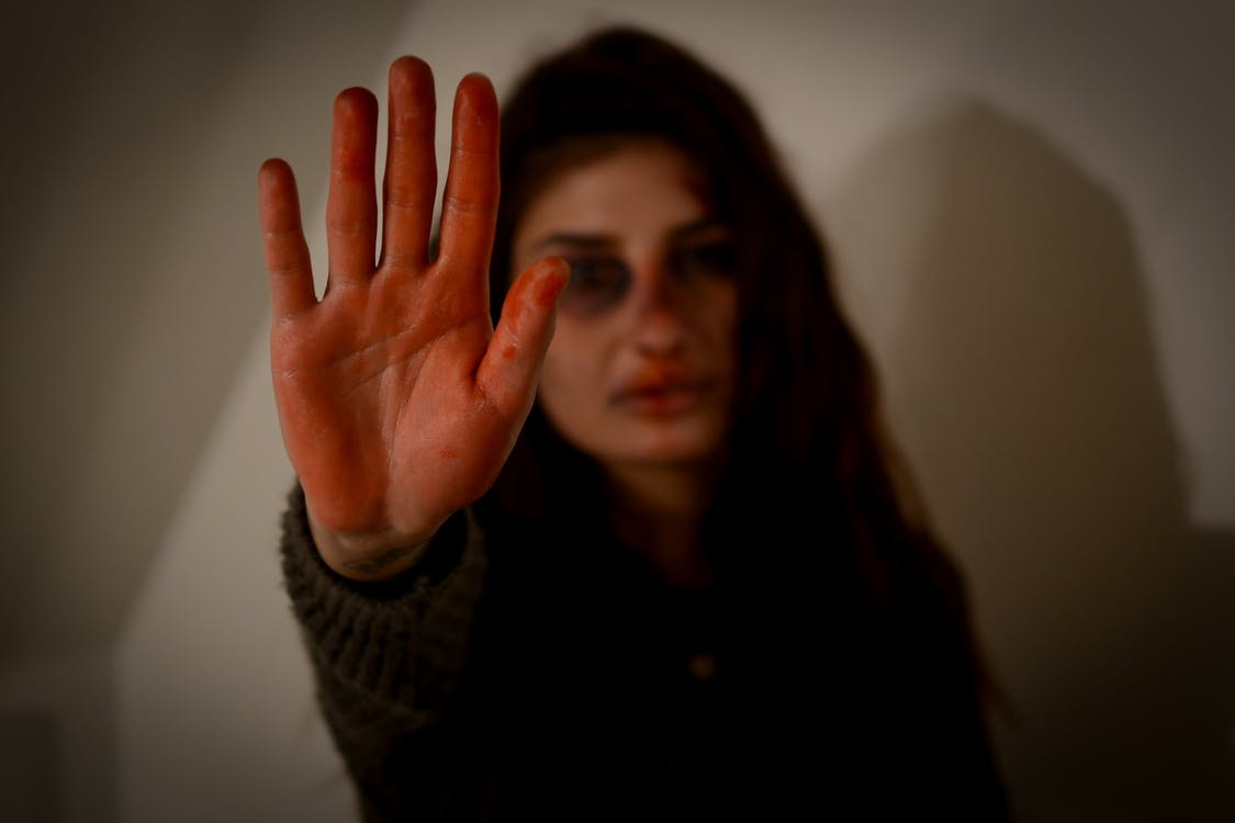 ყოველ მეშვიდეზე ძალადობენ – რას და რატომ ითმენენ ქალები საქართველოში