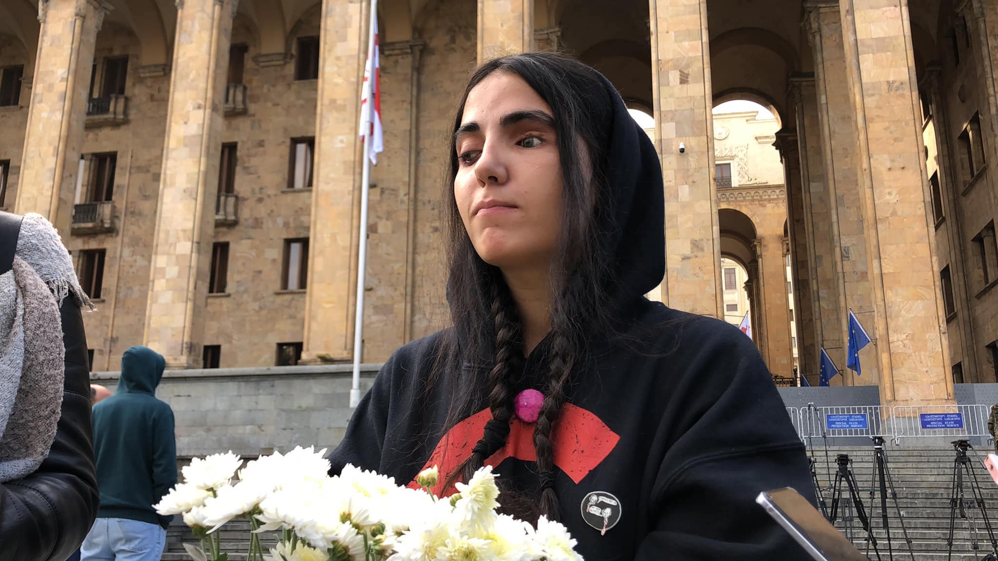 Грузинская девушка, лишившаяся глаза на митинге подала в суд на МВД