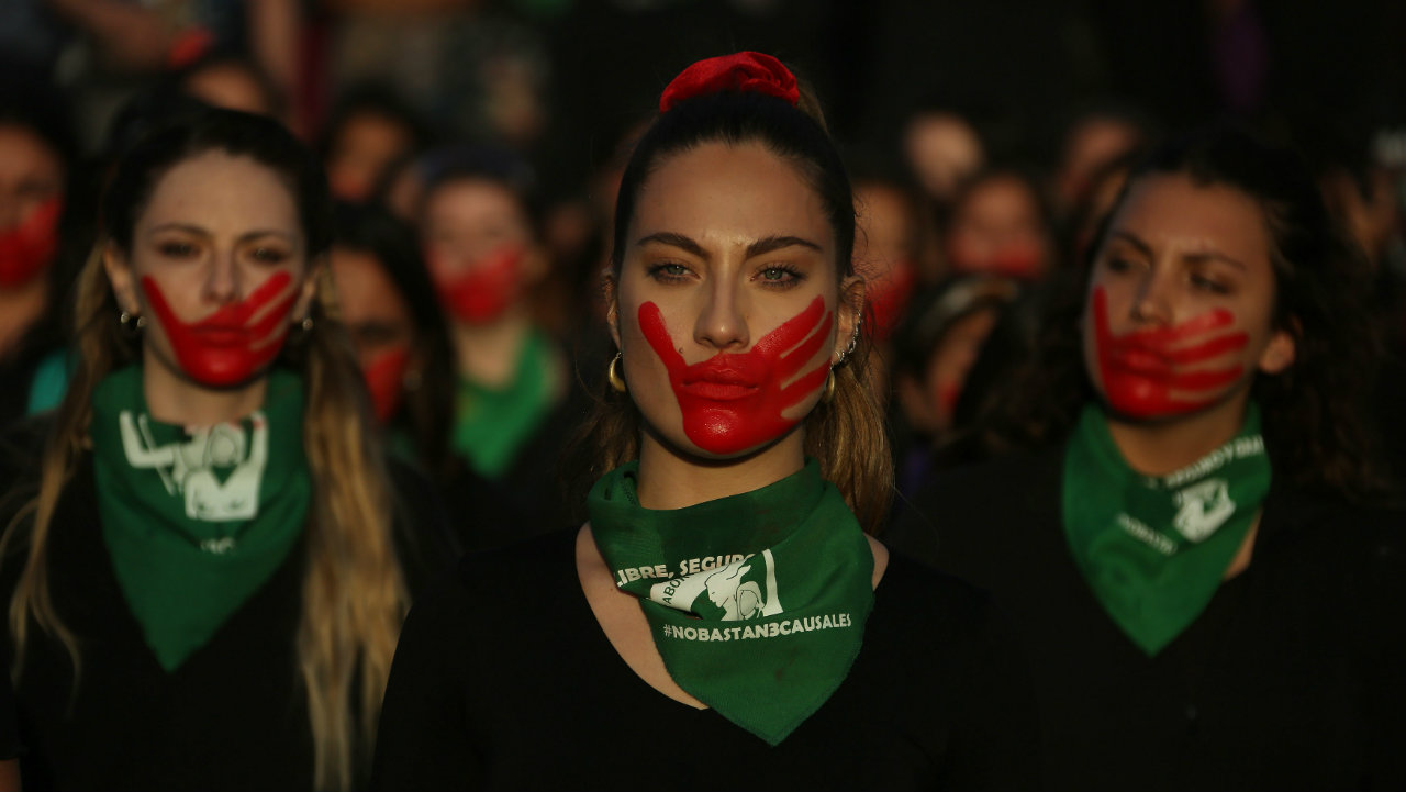 ქალები. ქალებზე ძალადობა. ფემინიზმი. ქალთა უფლებები