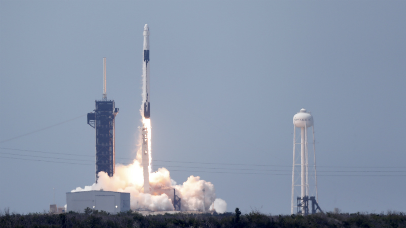 “ნასას” ასტრონავტები SpaceX-ის ხომალდით ორბიტაზე გაემგზავრნენ