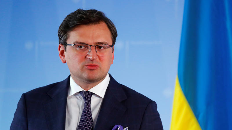 Глава МИД Украины: Франция поддерживает отключение России от SWIFT