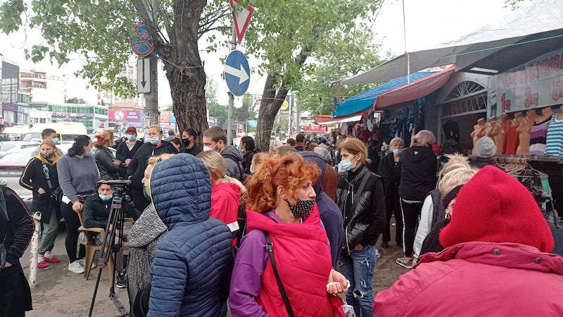 Мэр Тбилиси вновь поднял вопрос о незаконной уличной торговле