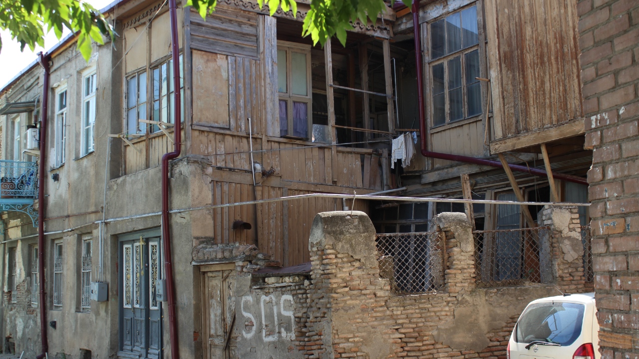 თბილისში ისტორიული სახლები ინგრევა – რას აპირებენ მერობის კანდიდატები