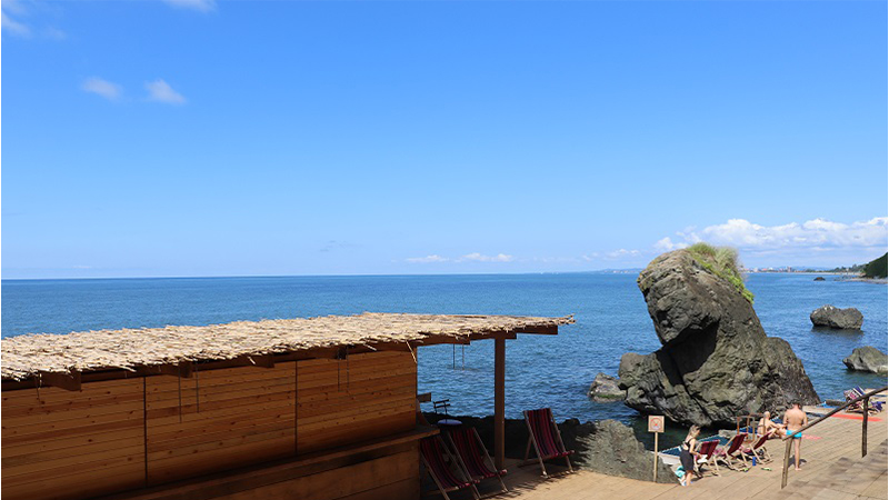 ახალი დასასვენებელი ადგილი ისტორიულ აგარაკებთან, პლაჟთან ახლოს – ციხისძირის შუქურა