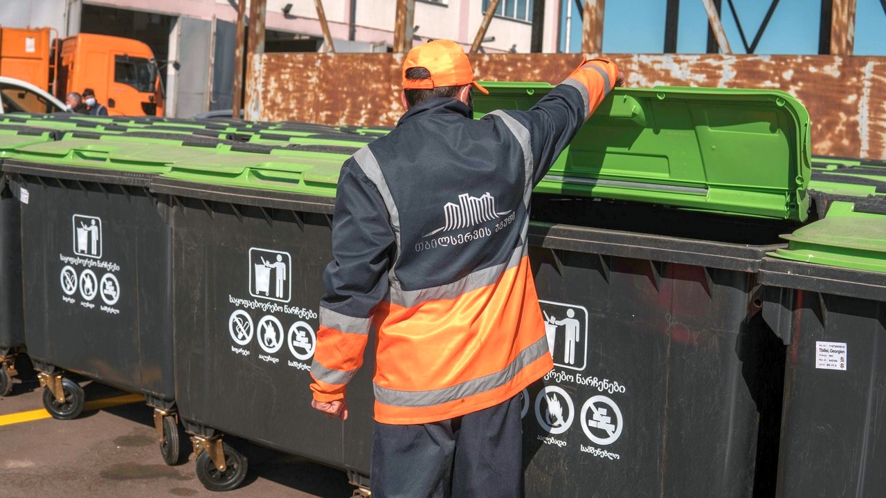 В Тбилиси повысят тариф на вывоз мусора для юридических лиц
