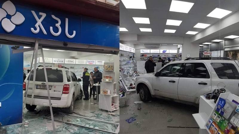 В Грузии автомобиль въехал в витрину аптеки