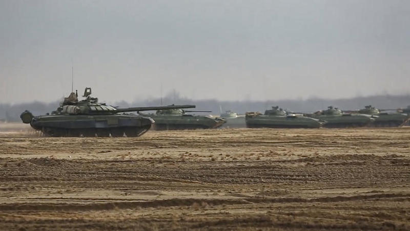 CBC News: Россия выдвинула на огневые позиции артиллерийские и ракетные установки