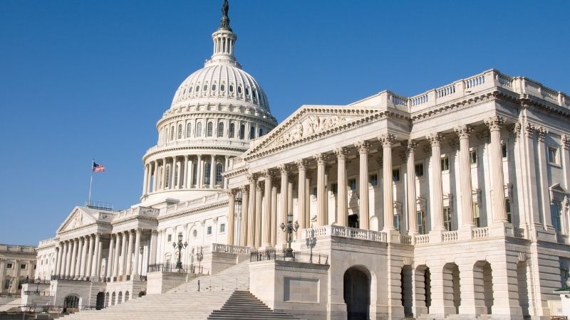 Сенат США одобрил законопроект о ленд-лизе для Украины
