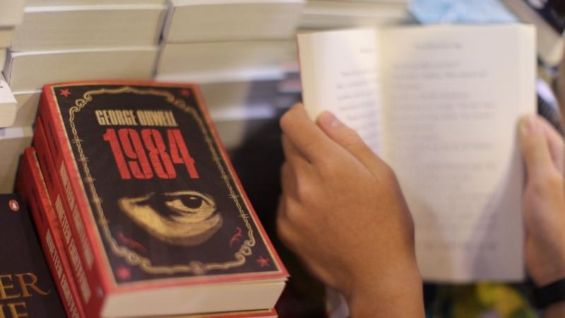 СМИ: В Беларуси запретили продавать книгу Оруэлла «1984»