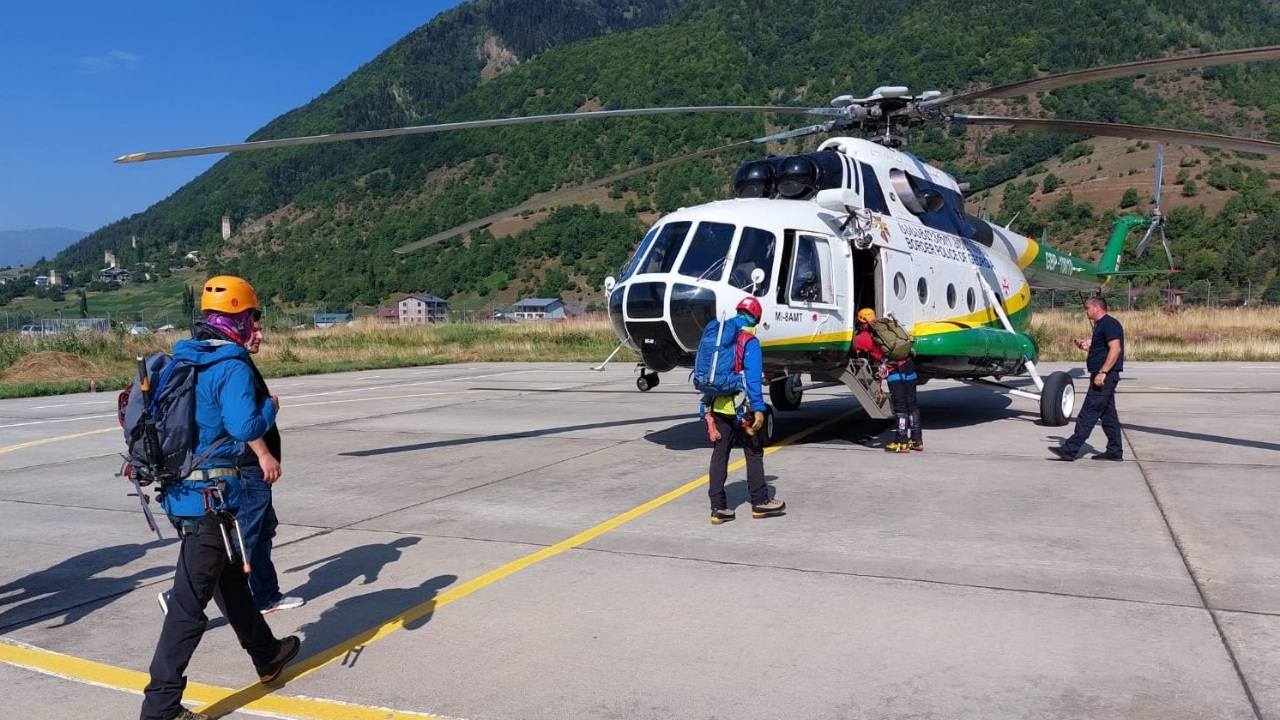 Трое альпинистов оставшихся в районе горы Тетнулди вернутся самостоятельно