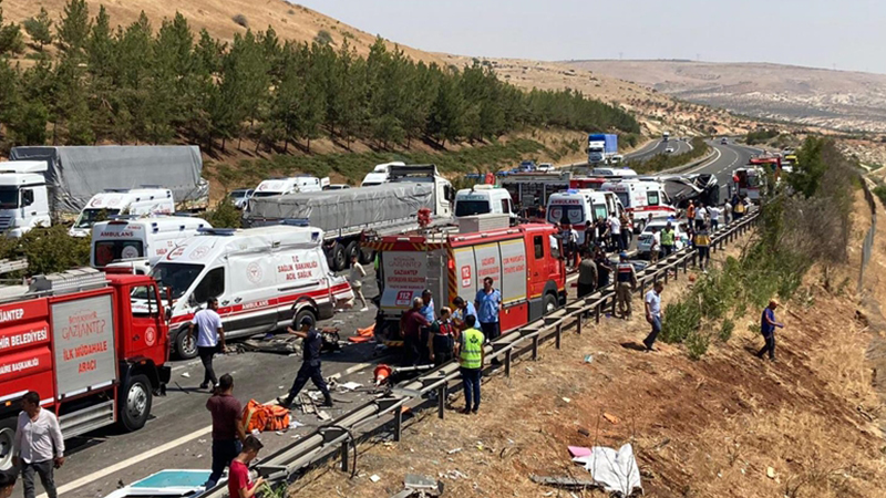 16 ადამიანი დაიღუპა, 22 კი დაშავდა თურქეთში მომხდარი ავარიისას
