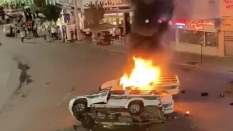 ირანში პოლიციის განყოფილებებსა და მანქანებს წვავენ — მედია