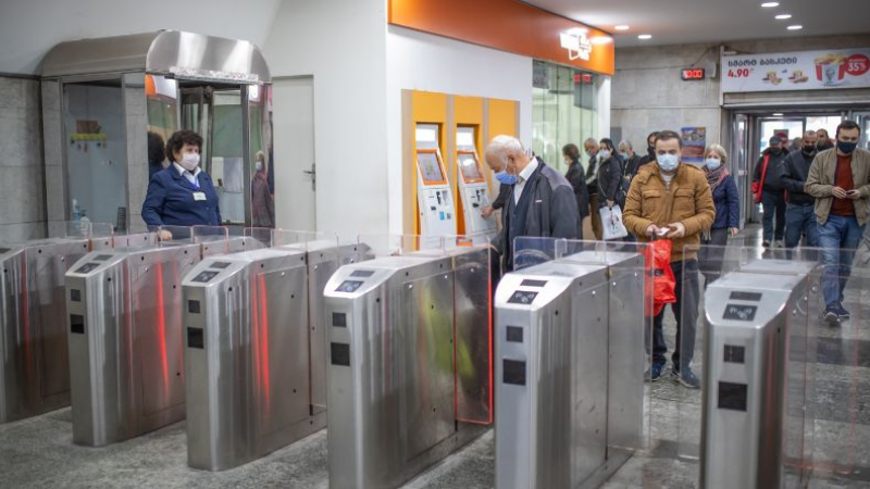 На станциях метро «Театр Ахметели» и «Варкетили» будут установлены новые турникеты — Мэр Тбилиси