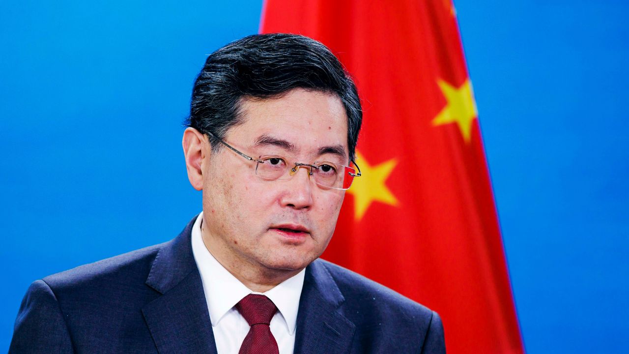 Politico: ჩინეთის ყოფილი საგარეო მინისტრი, შესაძლოა, წამების ან სუიციდის შედეგად გარდაცვლილიყო