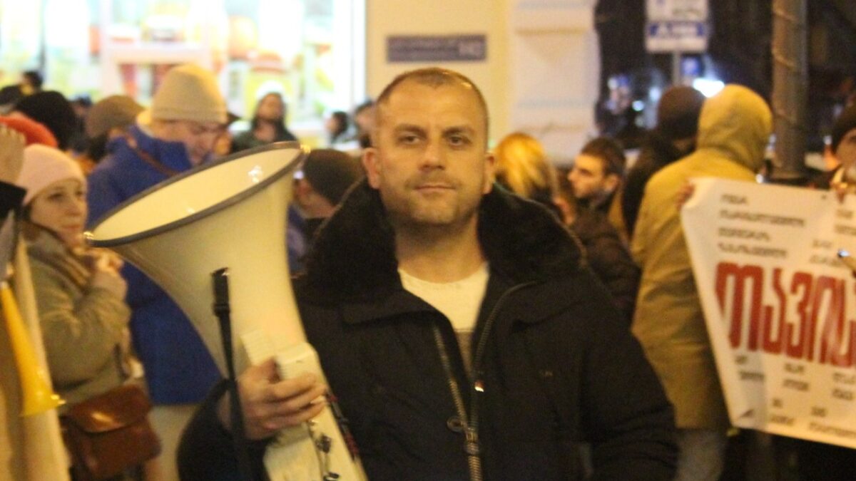 “ჟურნალისტებზე ძალადობის დაუსჯელობა უნდა დასრულდეს” – მედიის კოალიცია მთივლიშვილზე თავდასხმას ეხმაურება