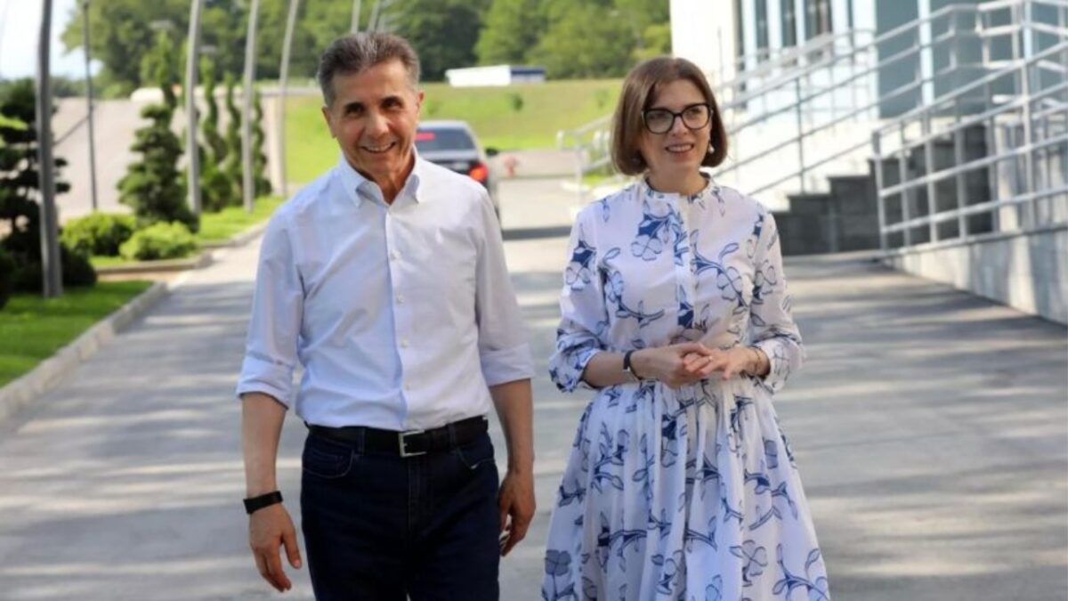 ბიძინა და ეკატერინა ივანიშვილები შიო მესამეს პატრიარქად არჩევას ულოცავენ