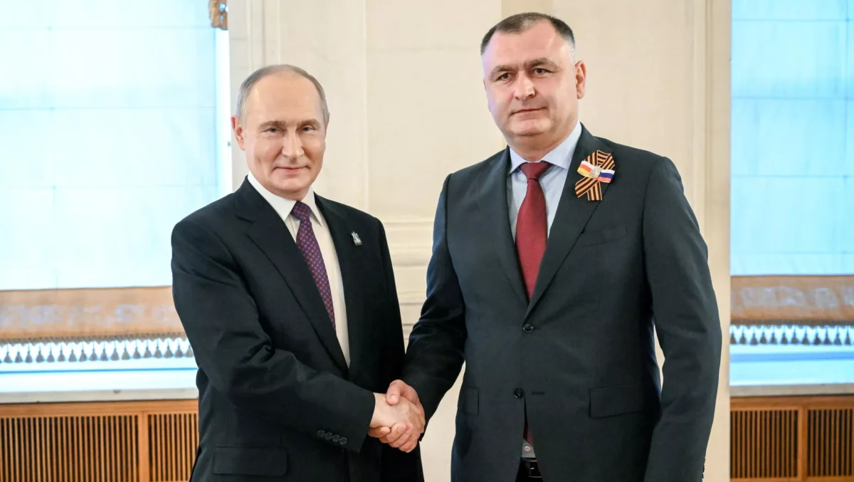 გაგლოევი პუტინთან შეხვედრის შემდეგ გადადგა და ამბობს, რომ მის მრჩევლად იმუშავებს