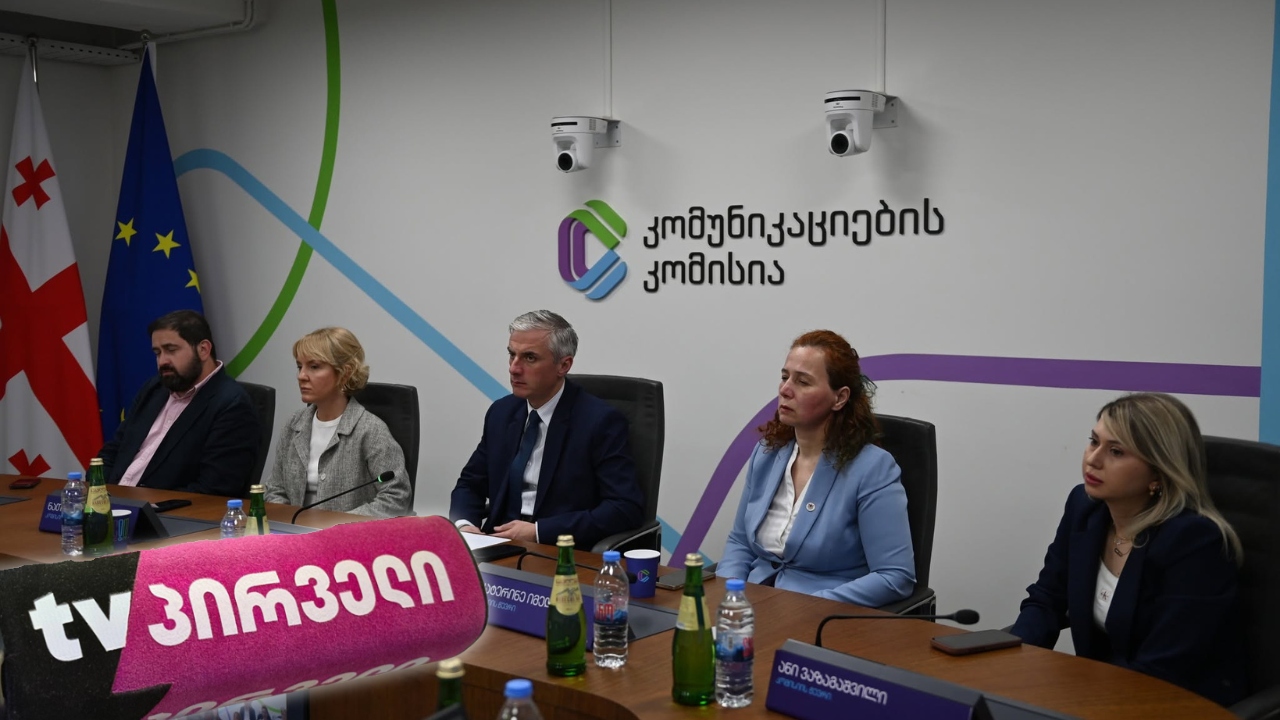 კომკომის თქმით, TV პირველი 2500 ლარით დააჯრიმეს