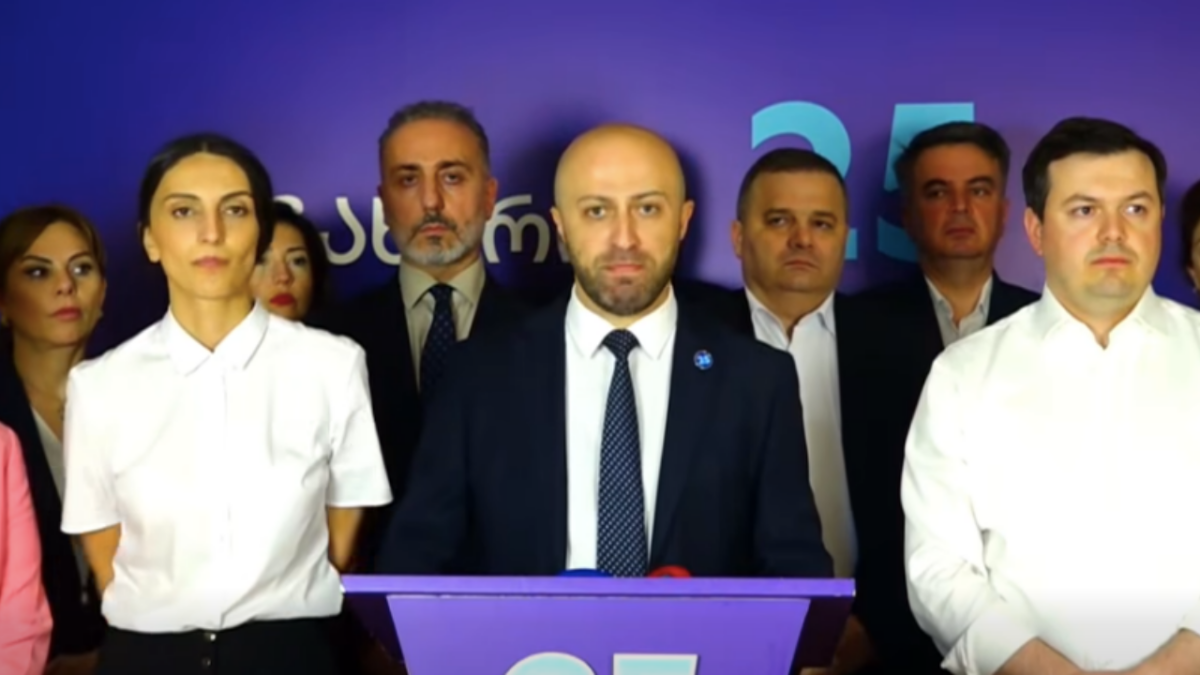 „ოცნებამ ოლიმპიური ჩემპიონები ქოცზონდერებად აქცია“ — გახარიას პარტია პარლამენტში ჩხუბზე