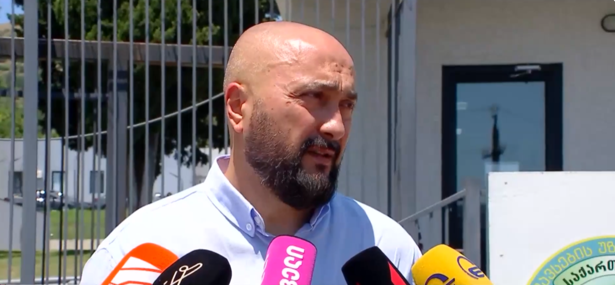 მალანიას მამა ამბობს, რომ მისი შვილი გიგა ავალიანზე თავდასხმაში ბრალდებულს არ იცნობდა