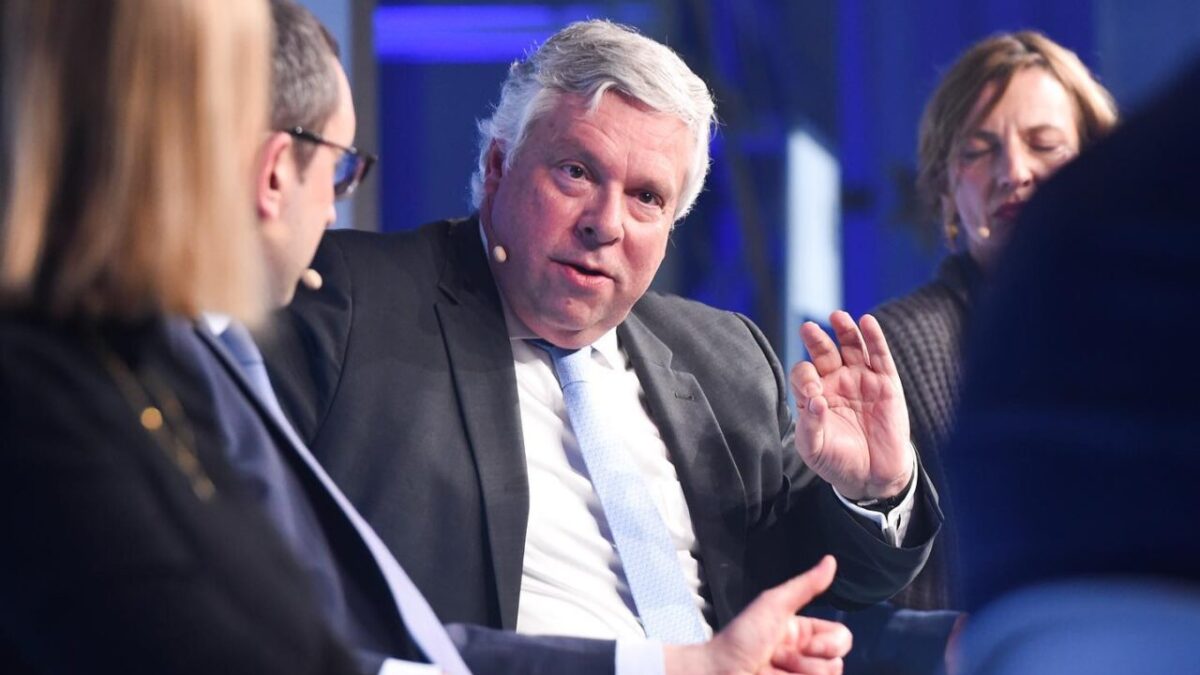 „ვაკრიტიკებთ მთავრობას და არა ქართველ ხალხს“ — ინტერვიუ გერმანელ დეპუტატთან