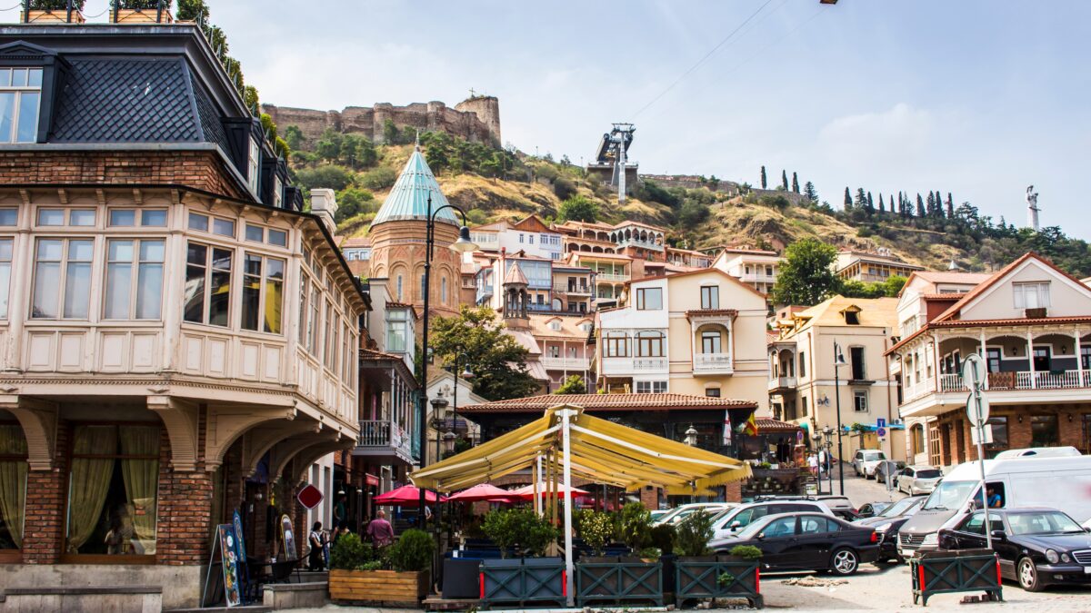 თბილისში ტურისტს თავს დაესხნენ, წაართვეს ტელეფონი და ფული – გიდი