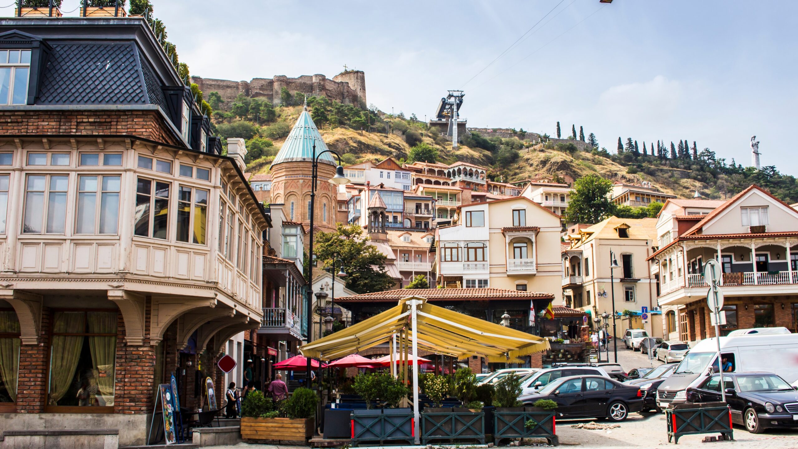 გიდის თქმით, ძველ თბილისში ტურისტს თავს დაესხნენ და გაძარცვეს