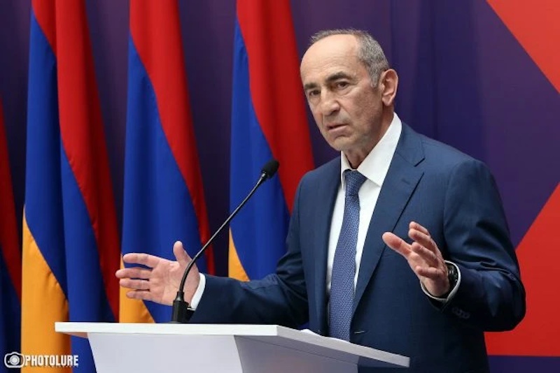 სომხეთის ექს პრეზიდენტი ქოჩარიანი კორუფციის საქმეზე დაკითხვაზე გადაიყვანეს